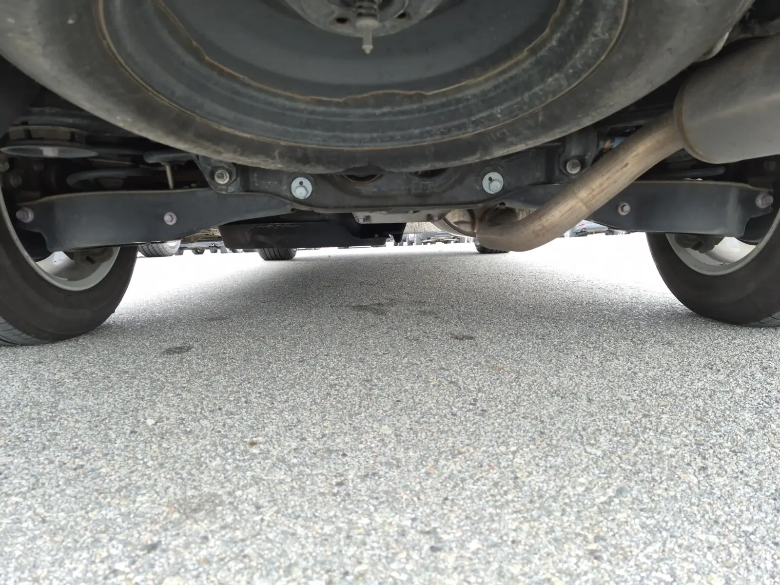 Undercarriage - Rear Photo