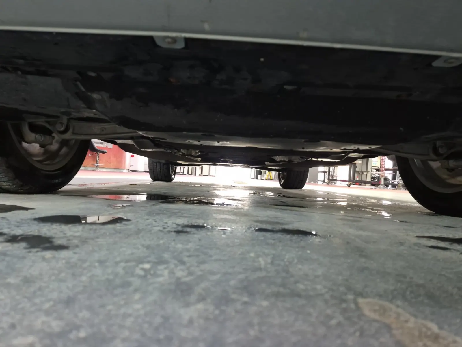Undercarriage - Front Photo