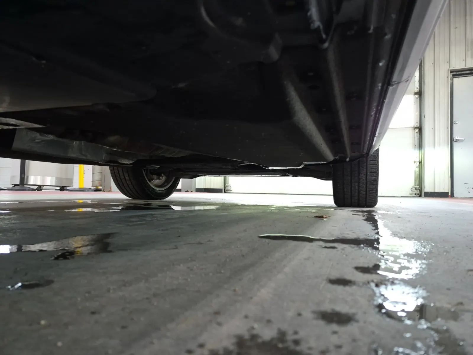 Undercarriage - Passenger Photo