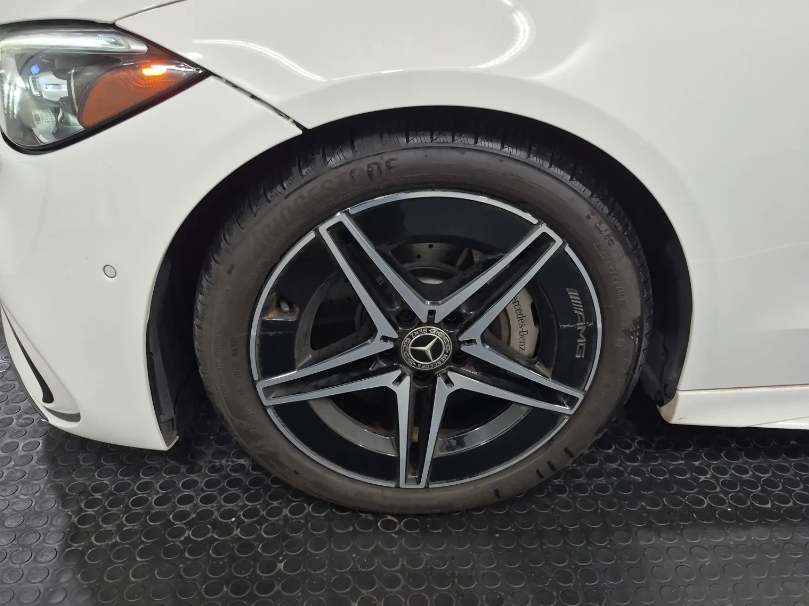 Front driver wheel/tire photo