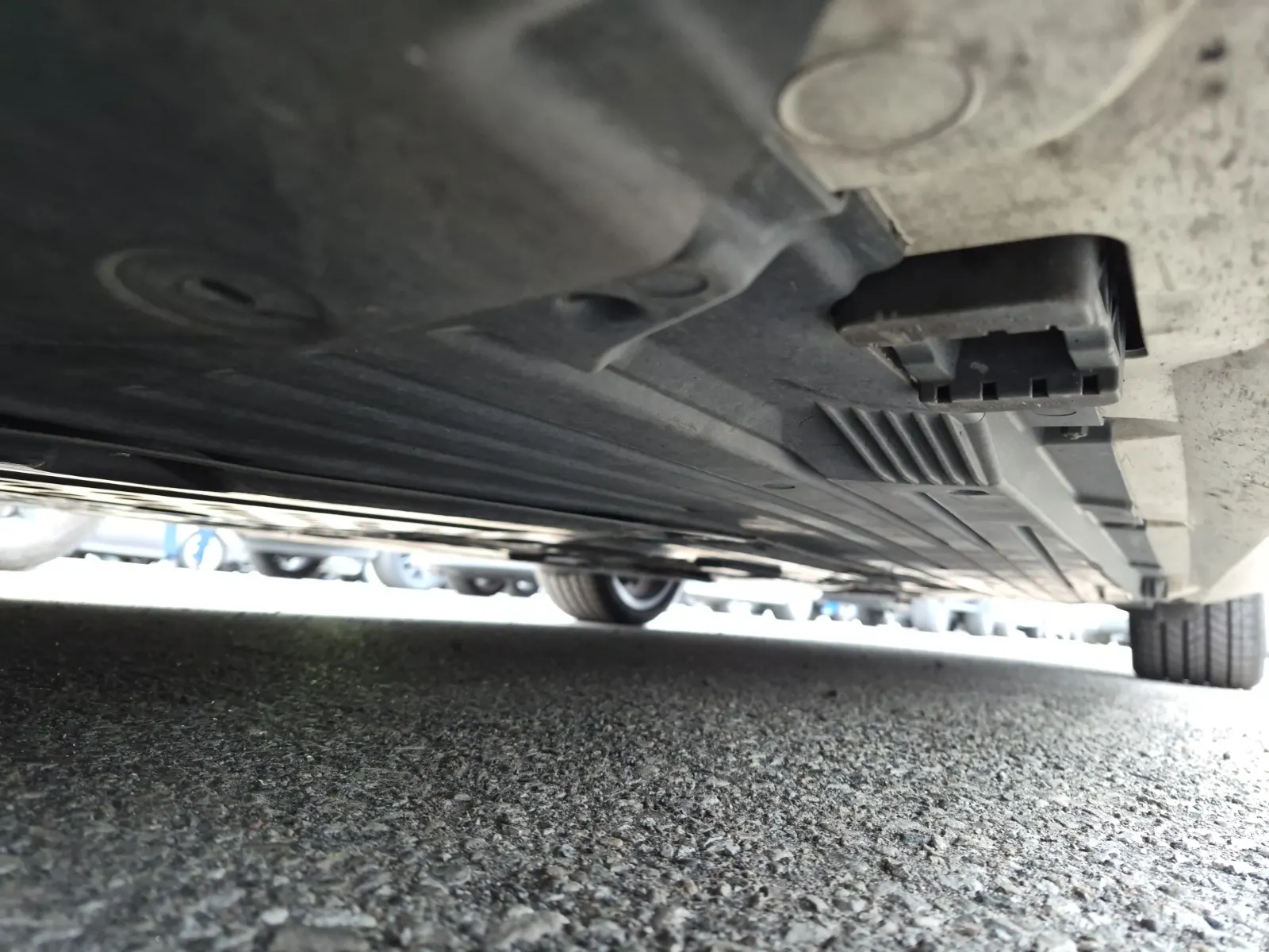 Undercarriage - Driver Photo