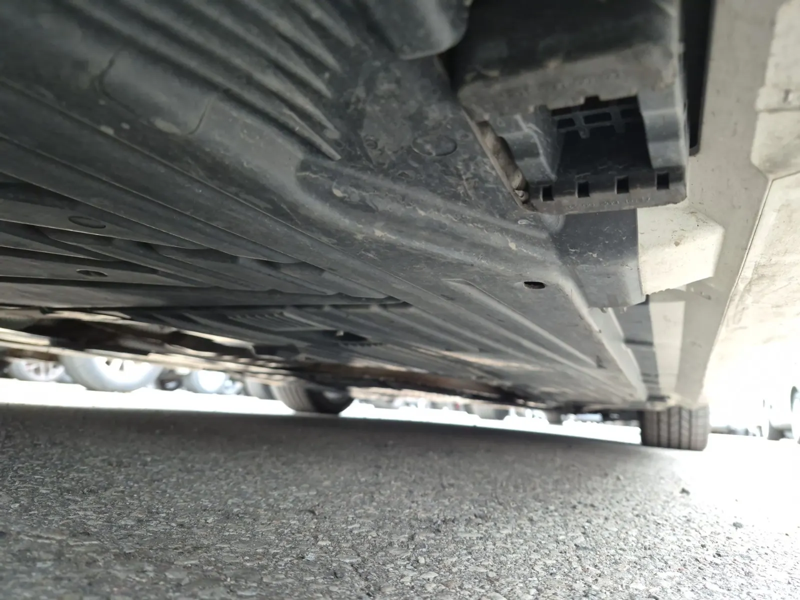 Undercarriage - Passenger Photo