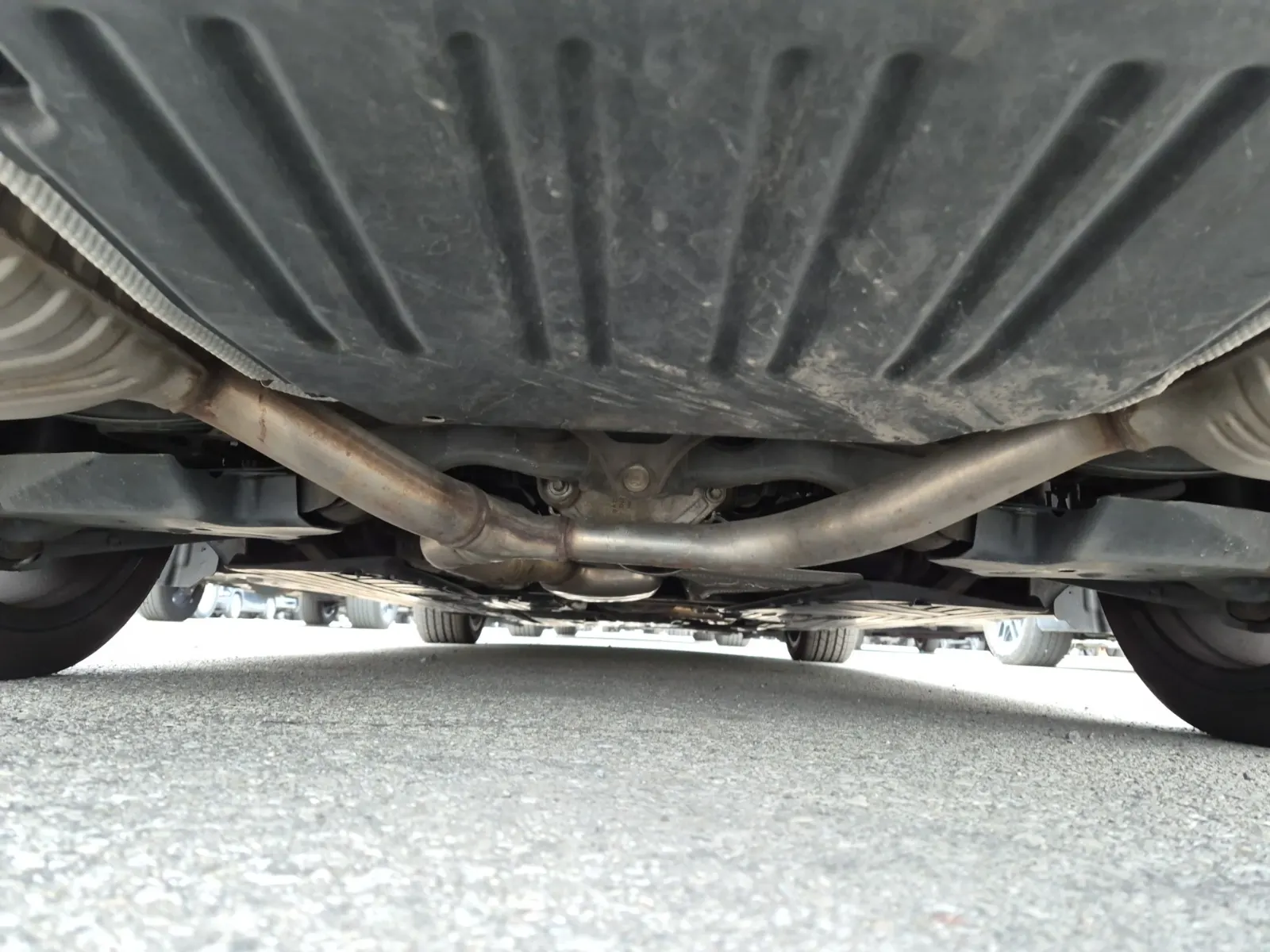 Undercarriage - Rear Photo