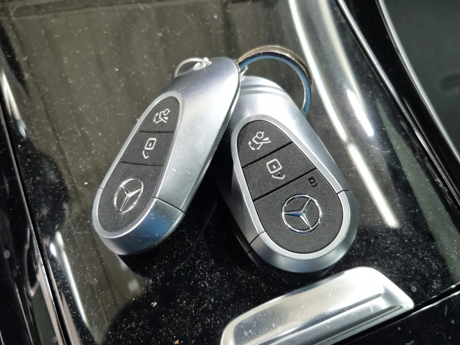 Keys/Fobs/Manual Photo