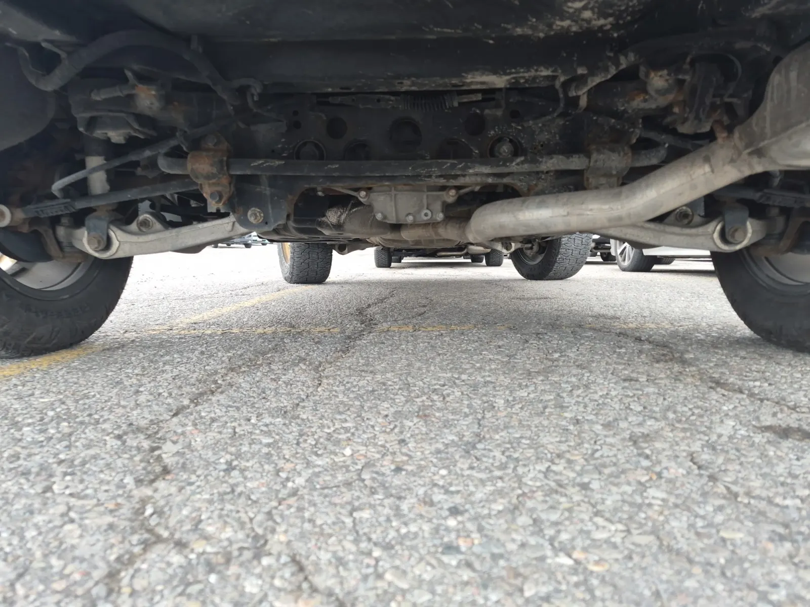 Undercarriage - Rear Photo