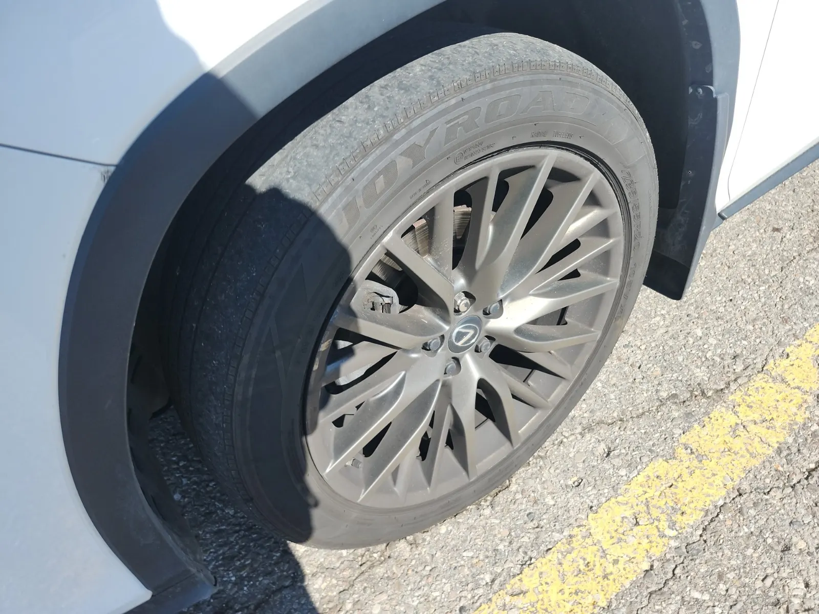Front driver wheel/tire photo