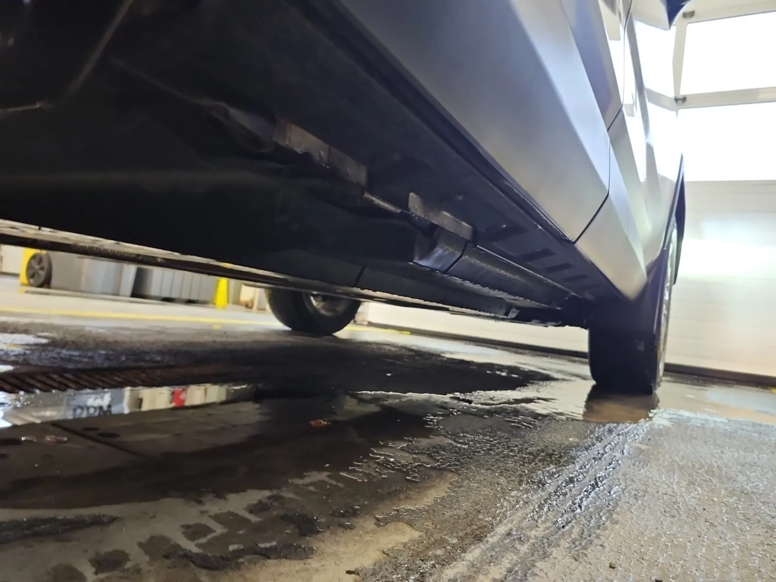 Undercarriage - Passenger Photo