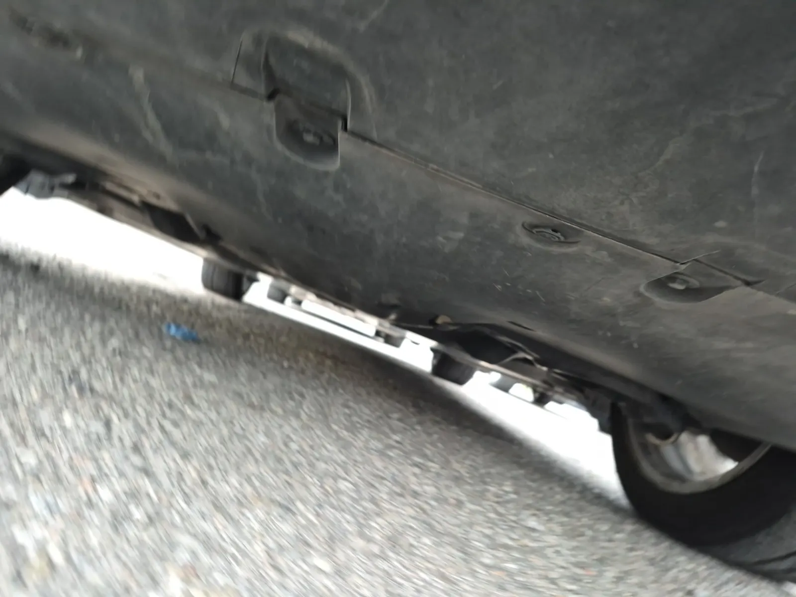 Undercarriage - Rear Photo