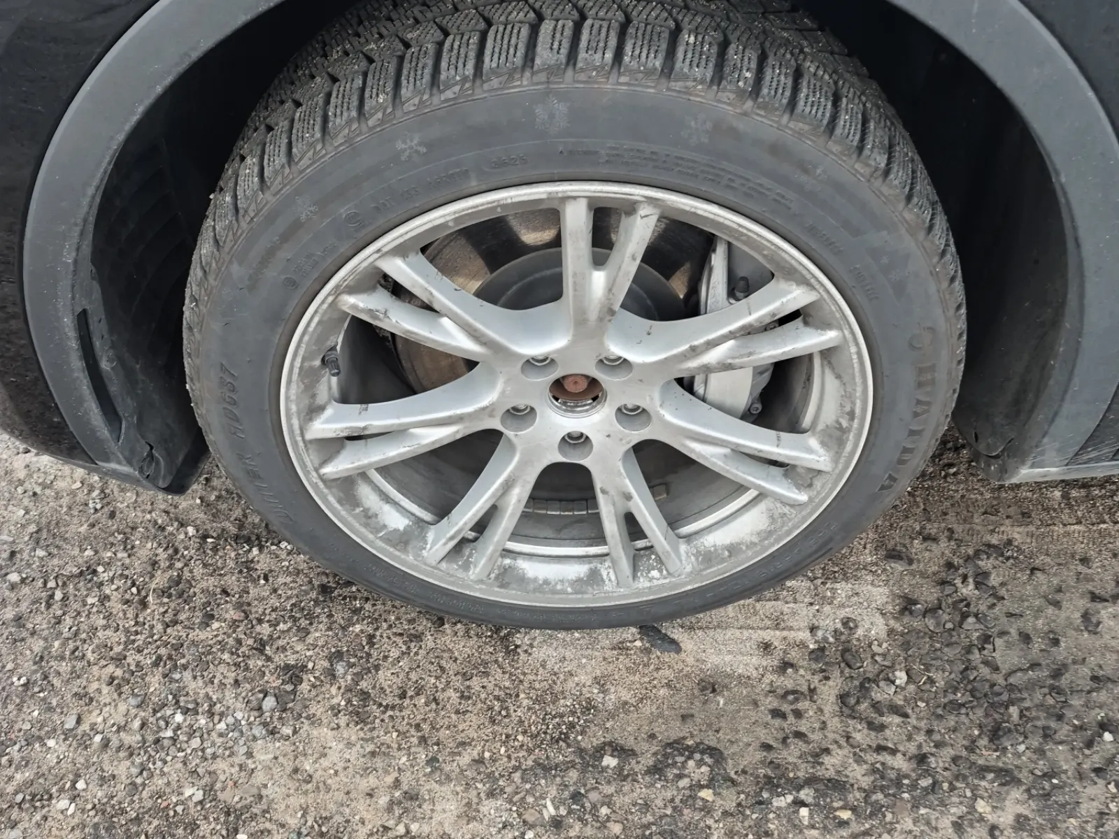 Front driver wheel/tire photo