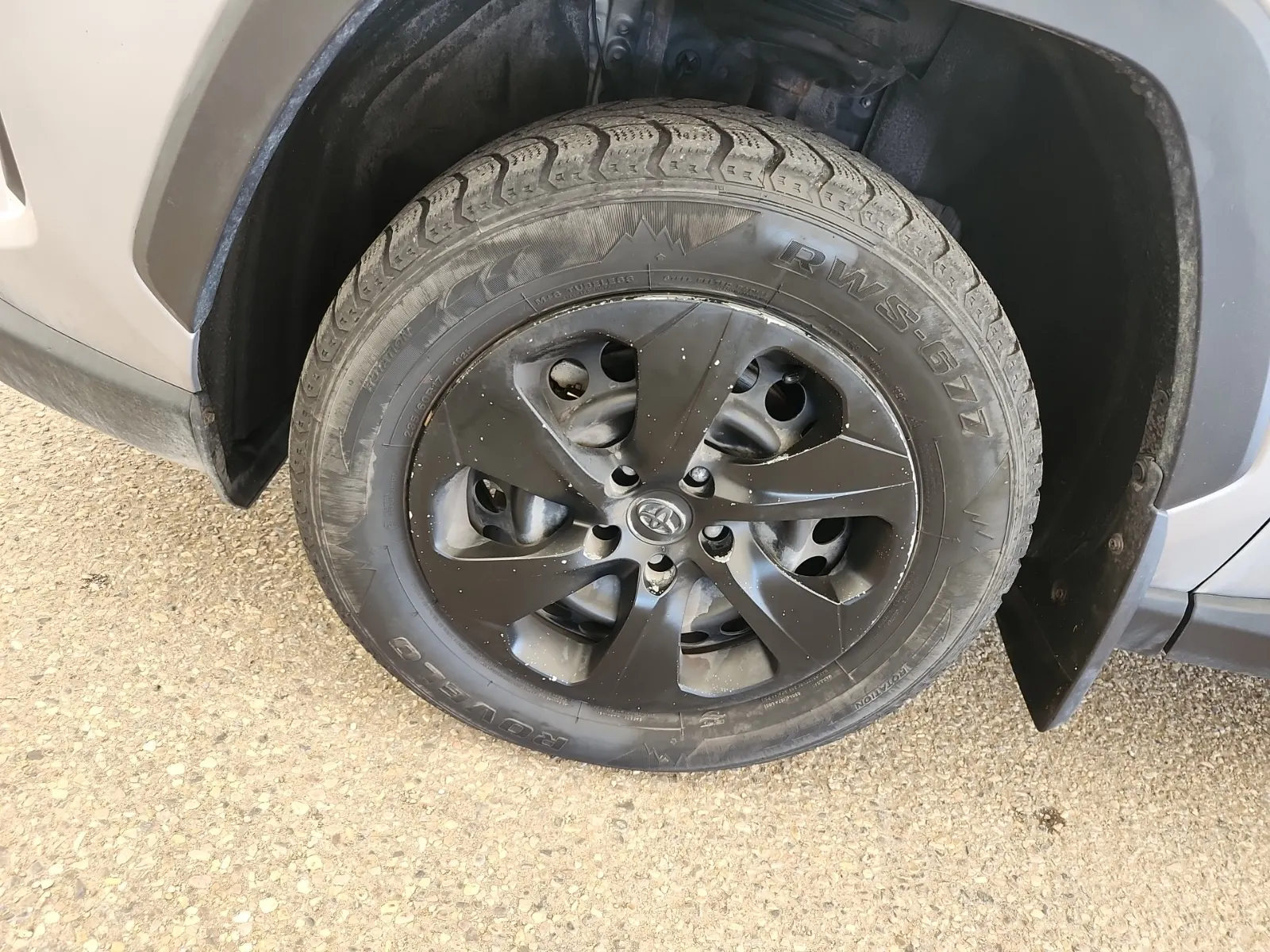 Front driver wheel/tire photo