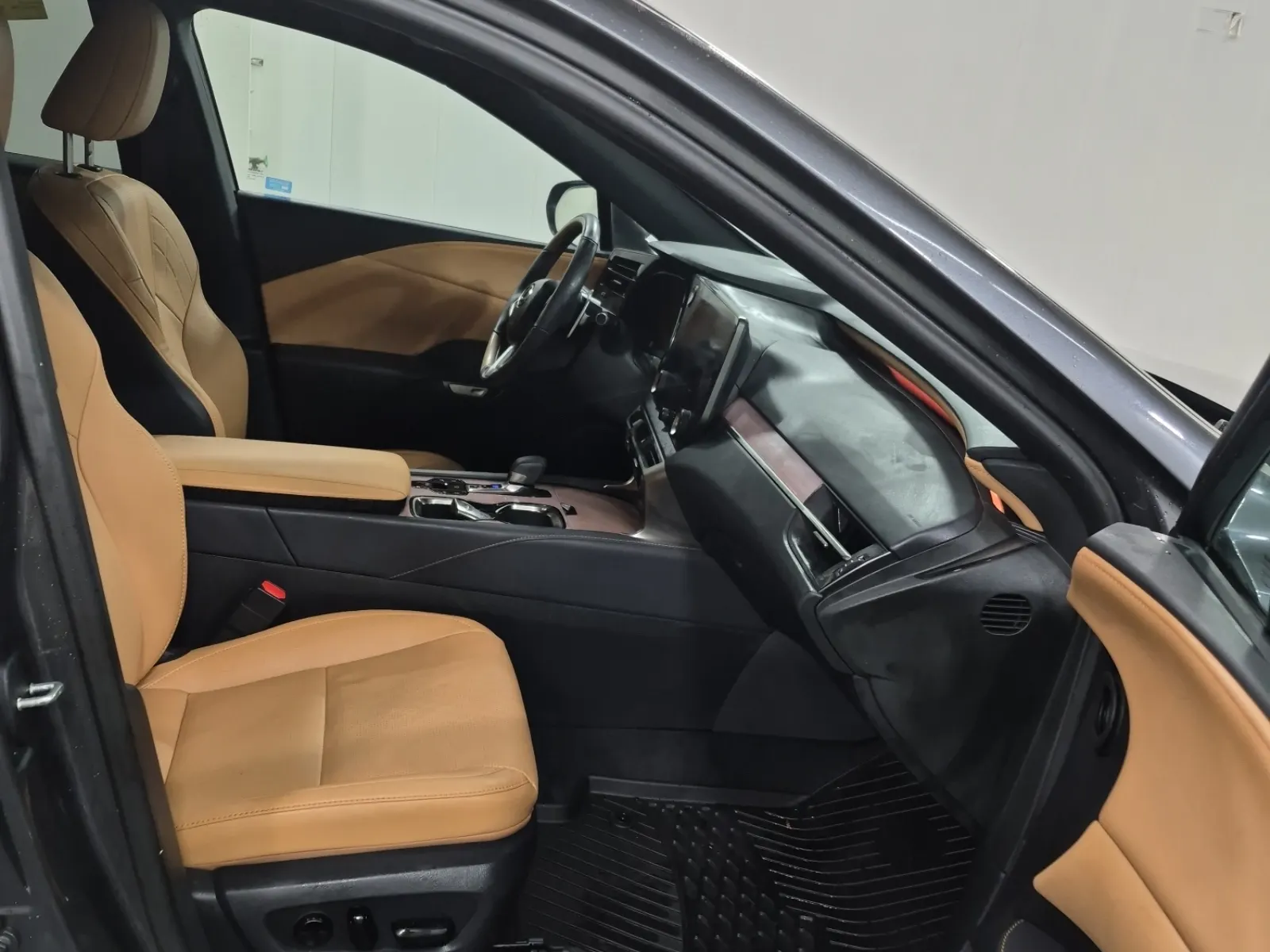 Right Side Interior Photo