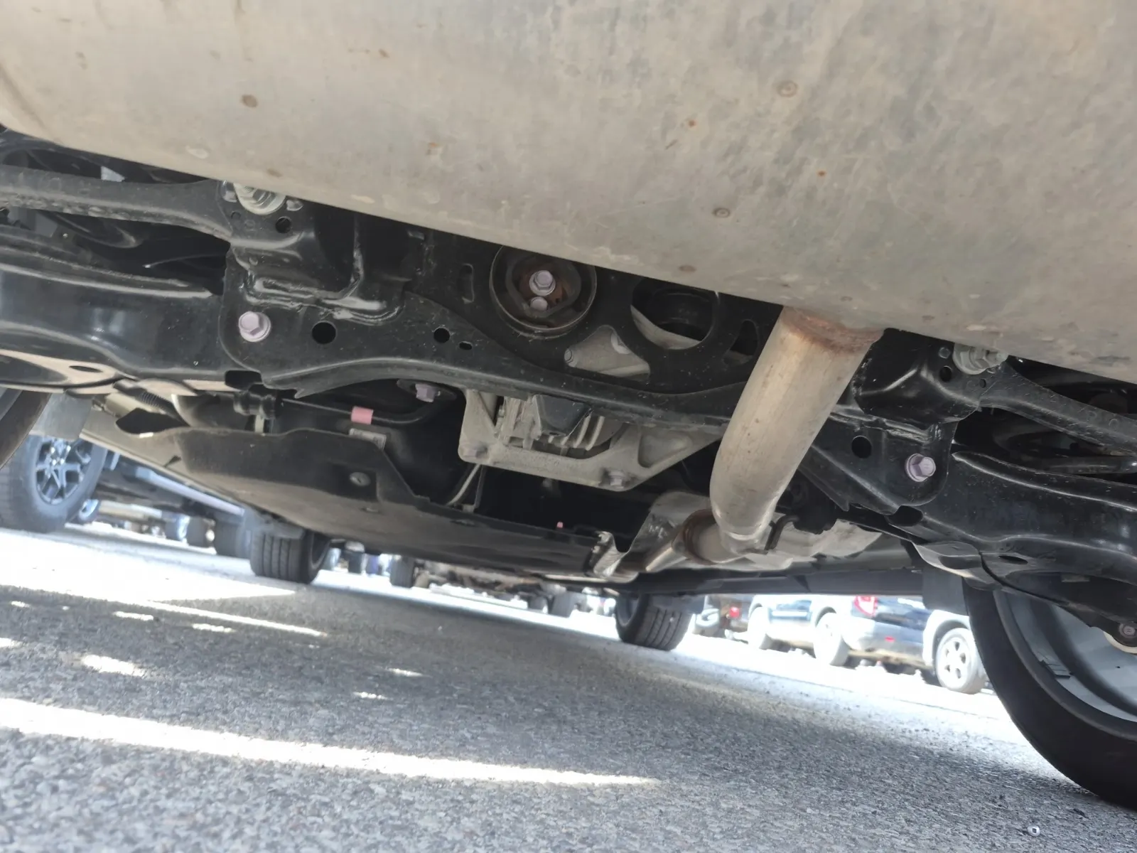 Undercarriage - Rear Photo