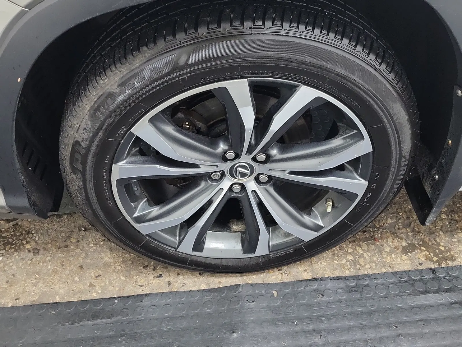 Front driver wheel/tire photo