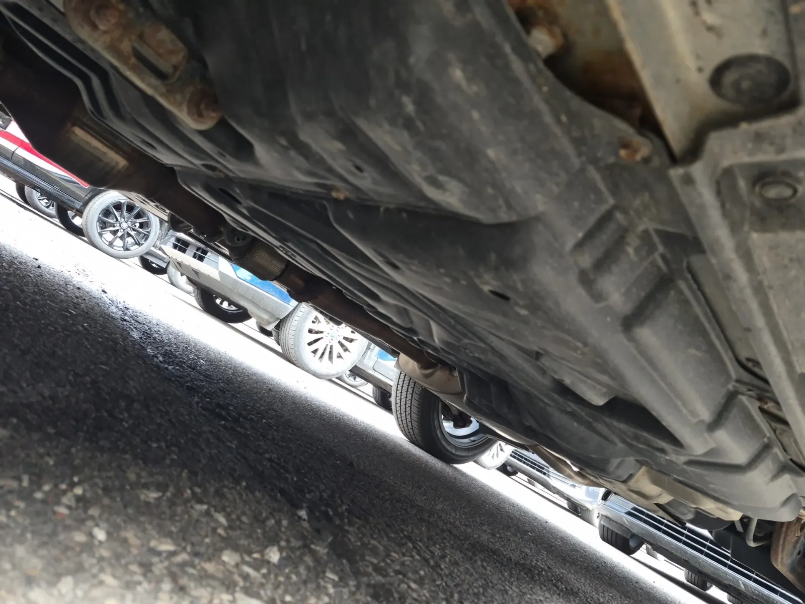 Undercarriage - Driver Photo