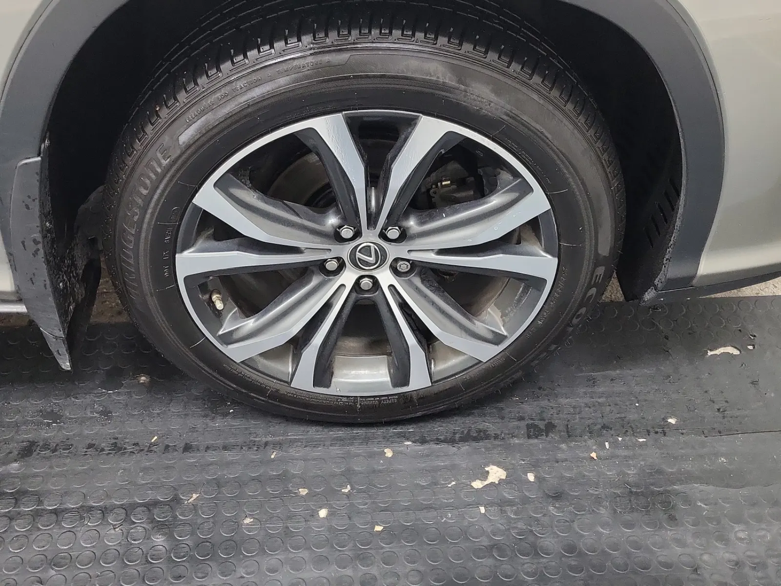 Right Front Wheel/Tire Photo