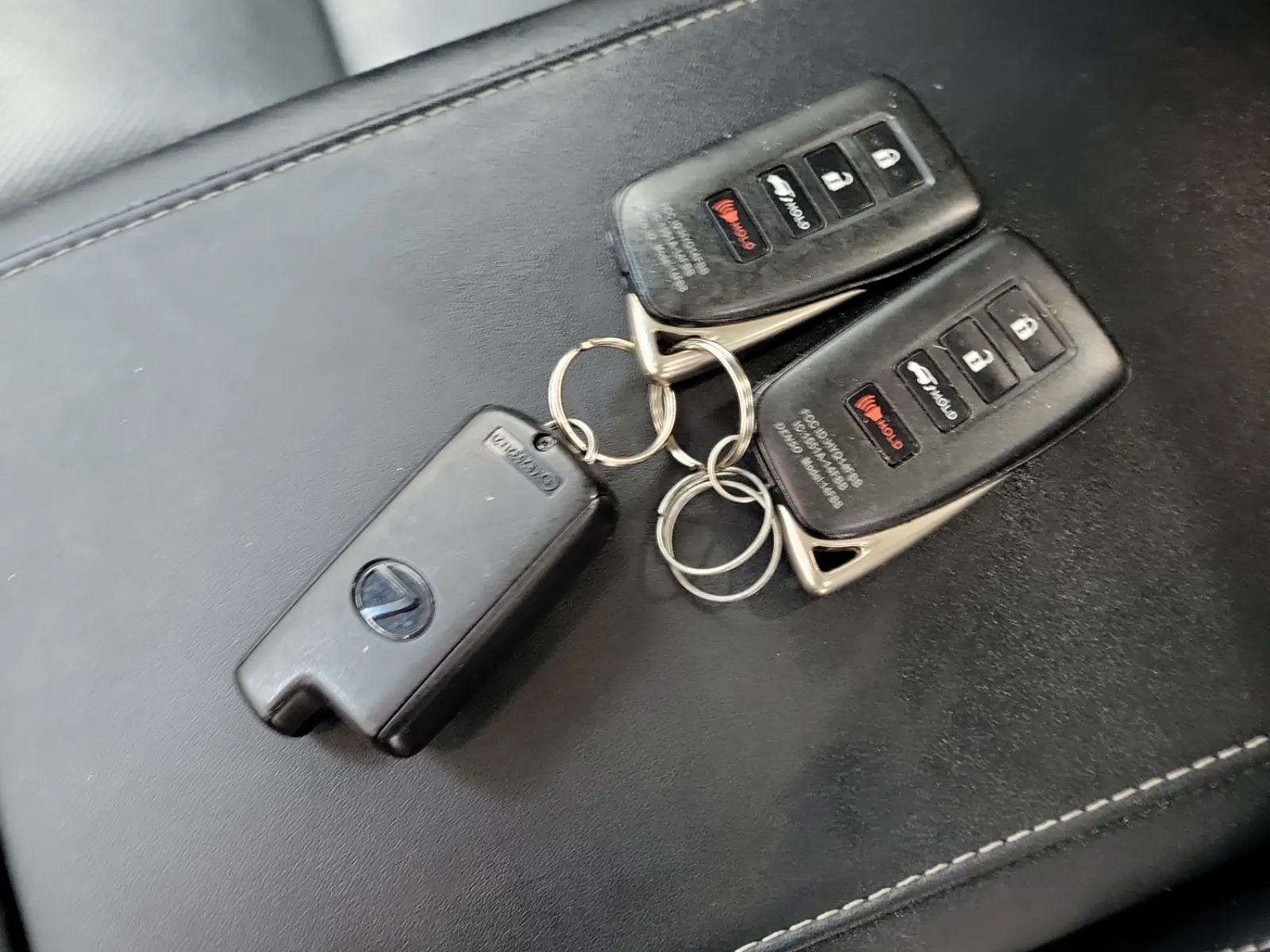 Keys/Fobs/Manual Photo