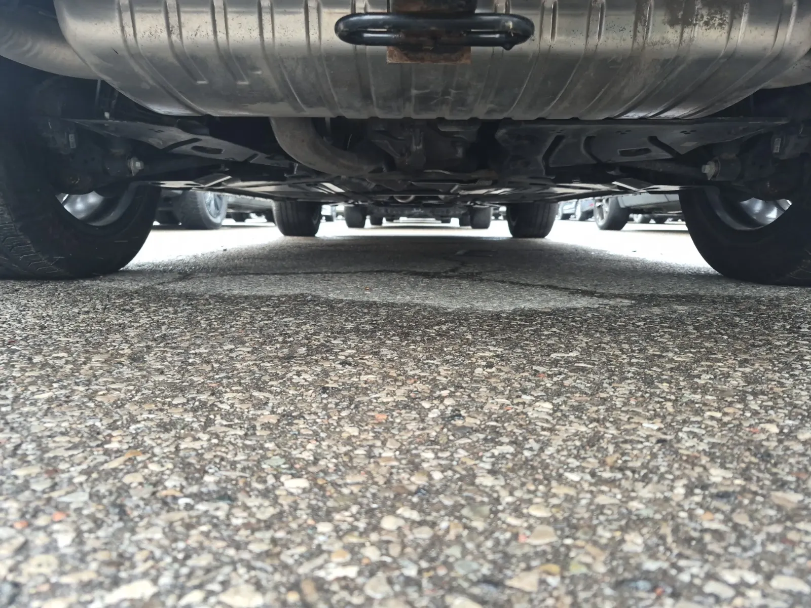 Undercarriage - Rear Photo