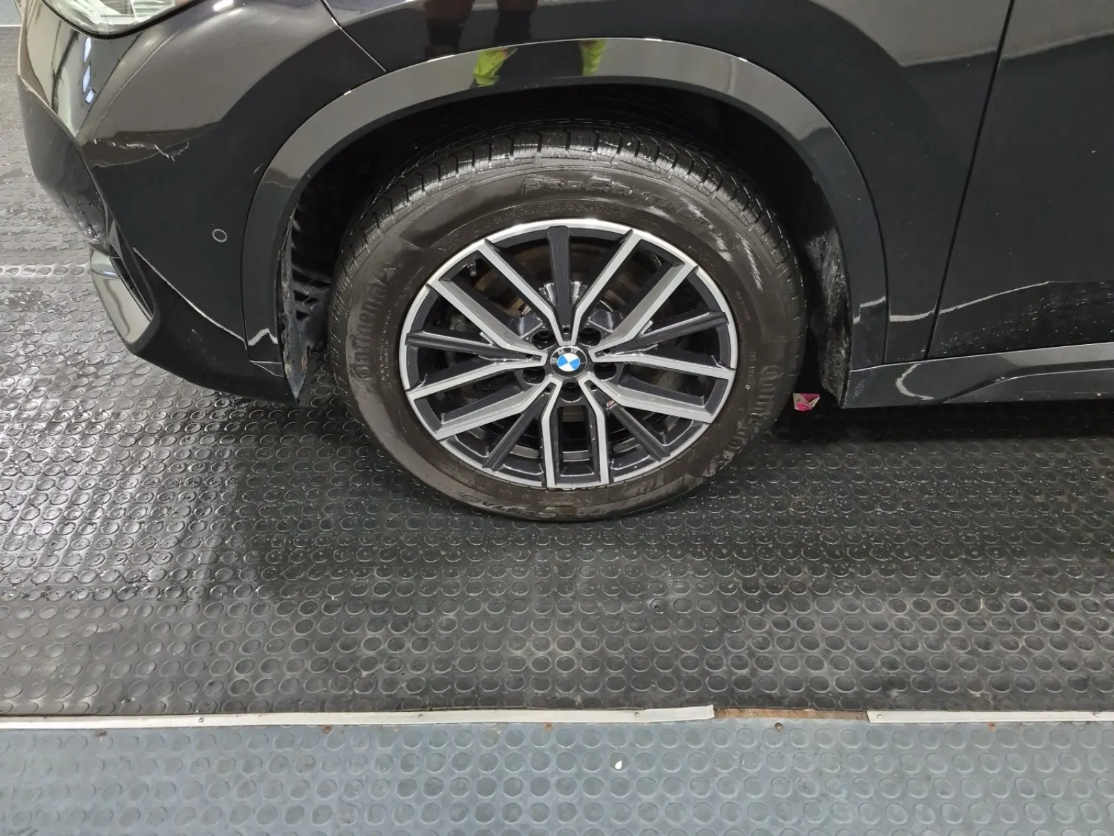 Front driver wheel/tire photo
