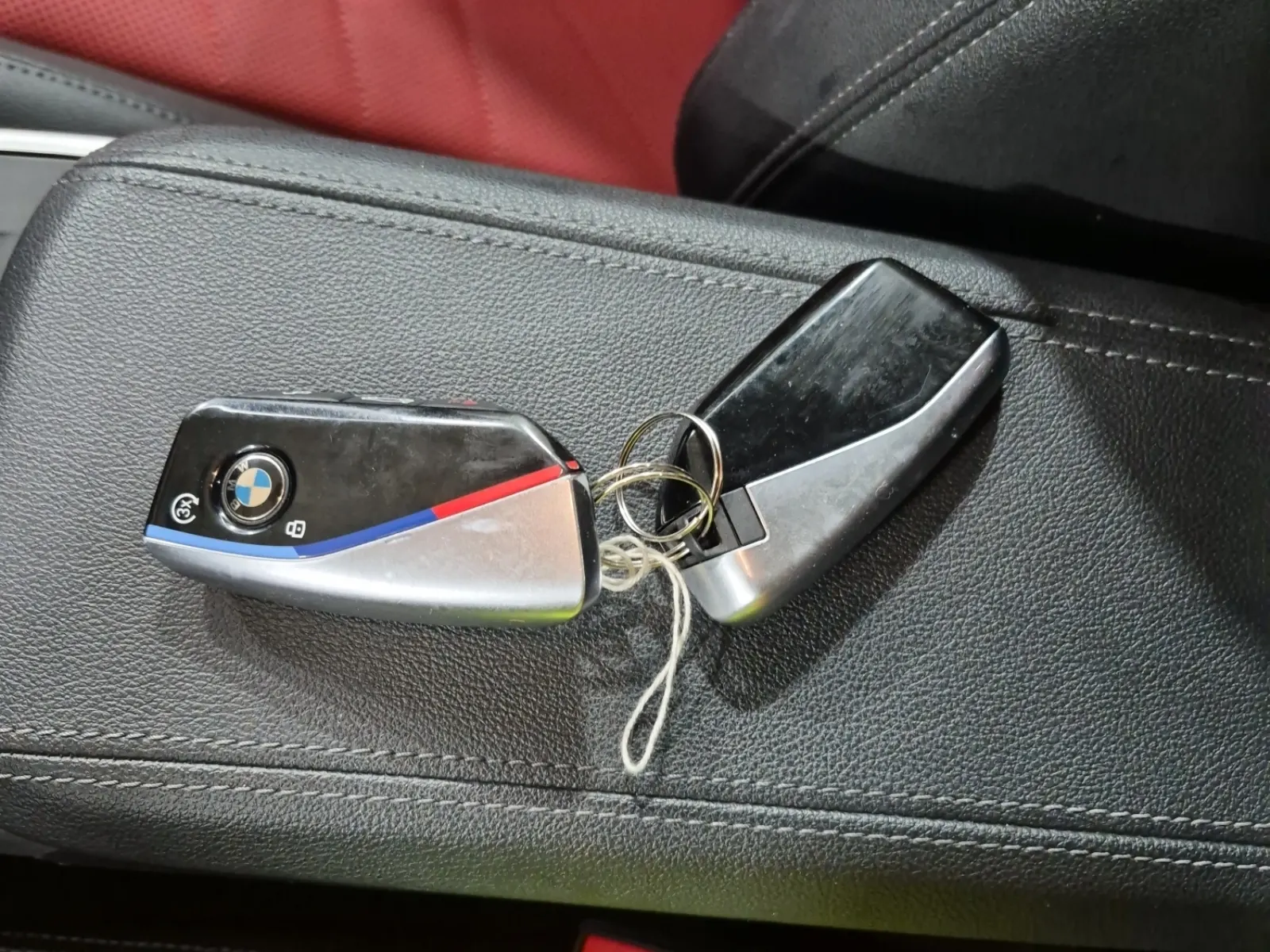 Keys/Fobs/Manual Photo