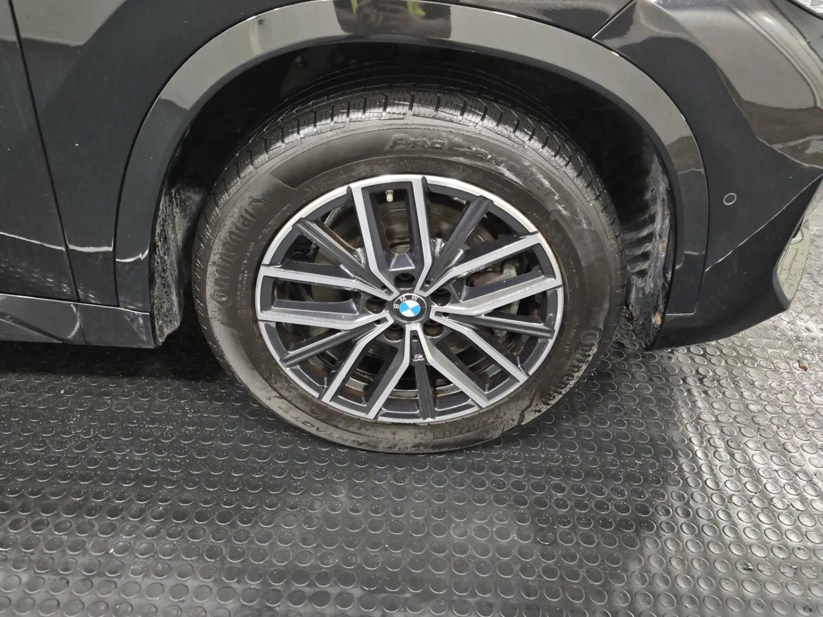 Right Front Wheel/Tire Photo