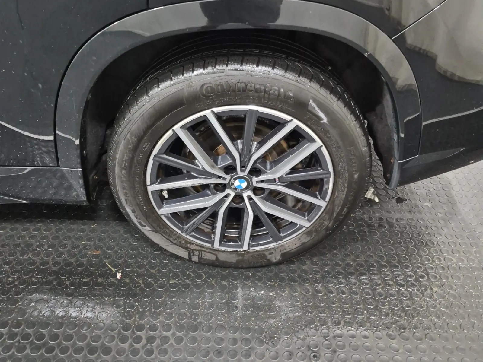 Left Rear Wheel/Tire Photo