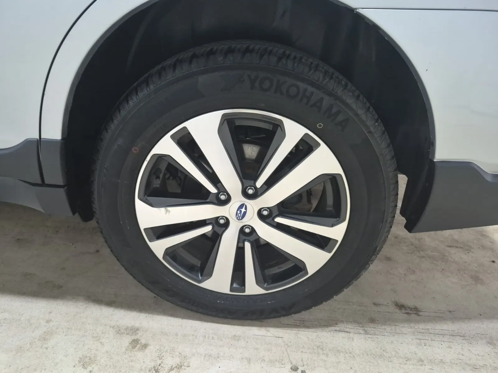 Left Rear Wheel/Tire Photo