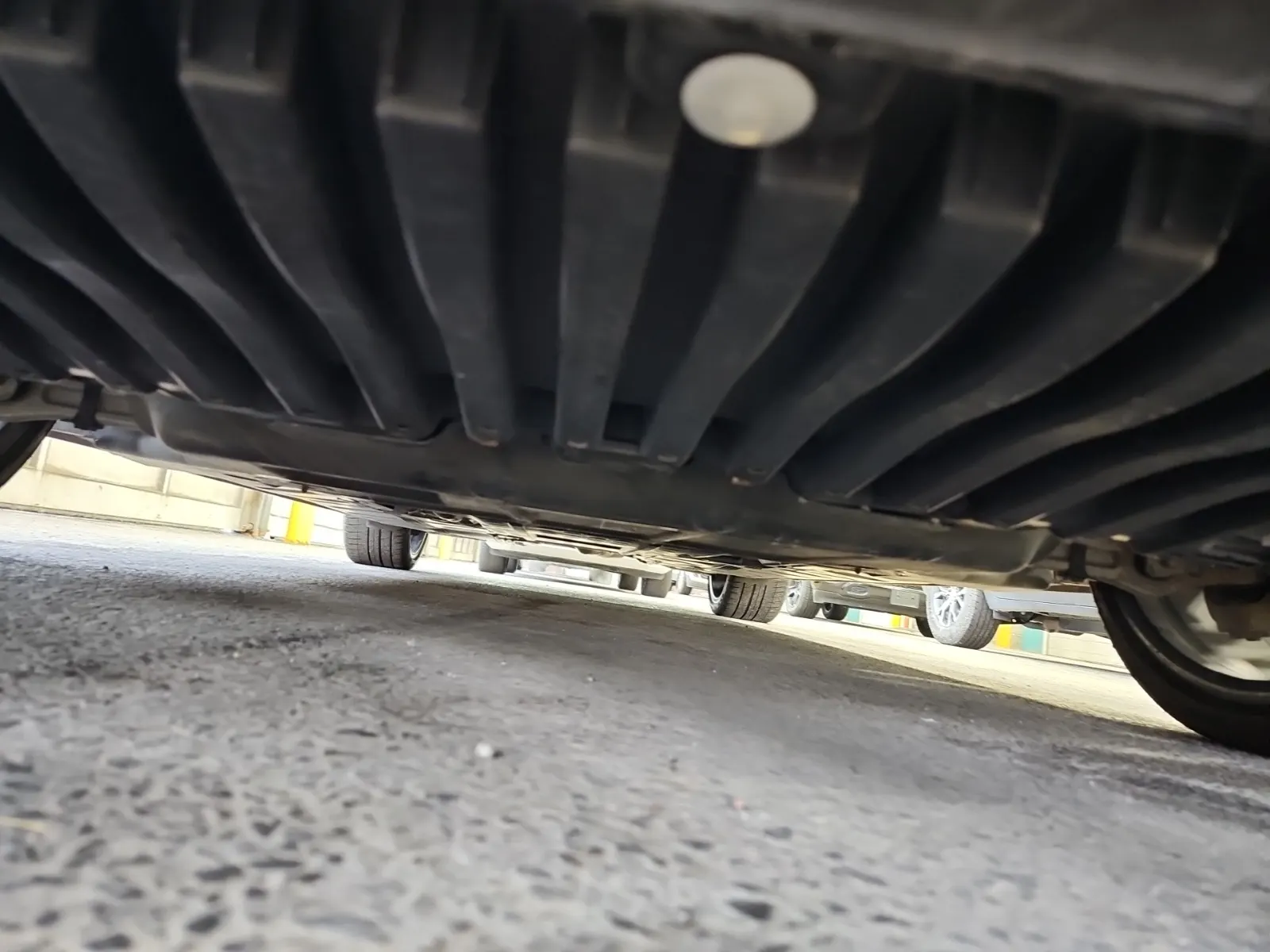 Undercarriage - Front Photo