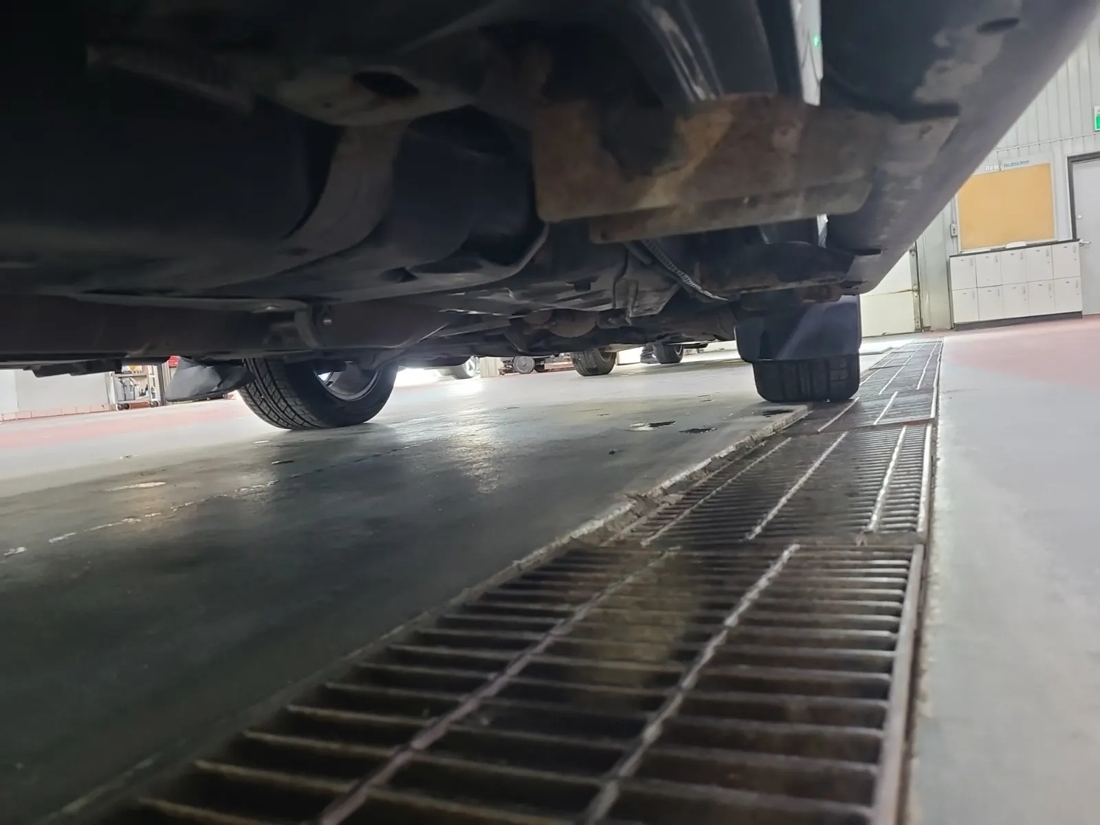 Undercarriage - Passenger Photo