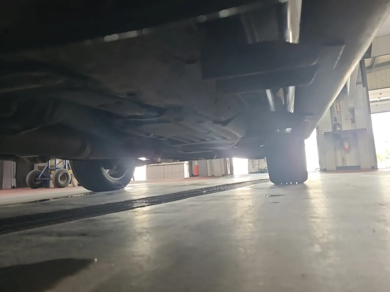 Undercarriage - Driver Photo