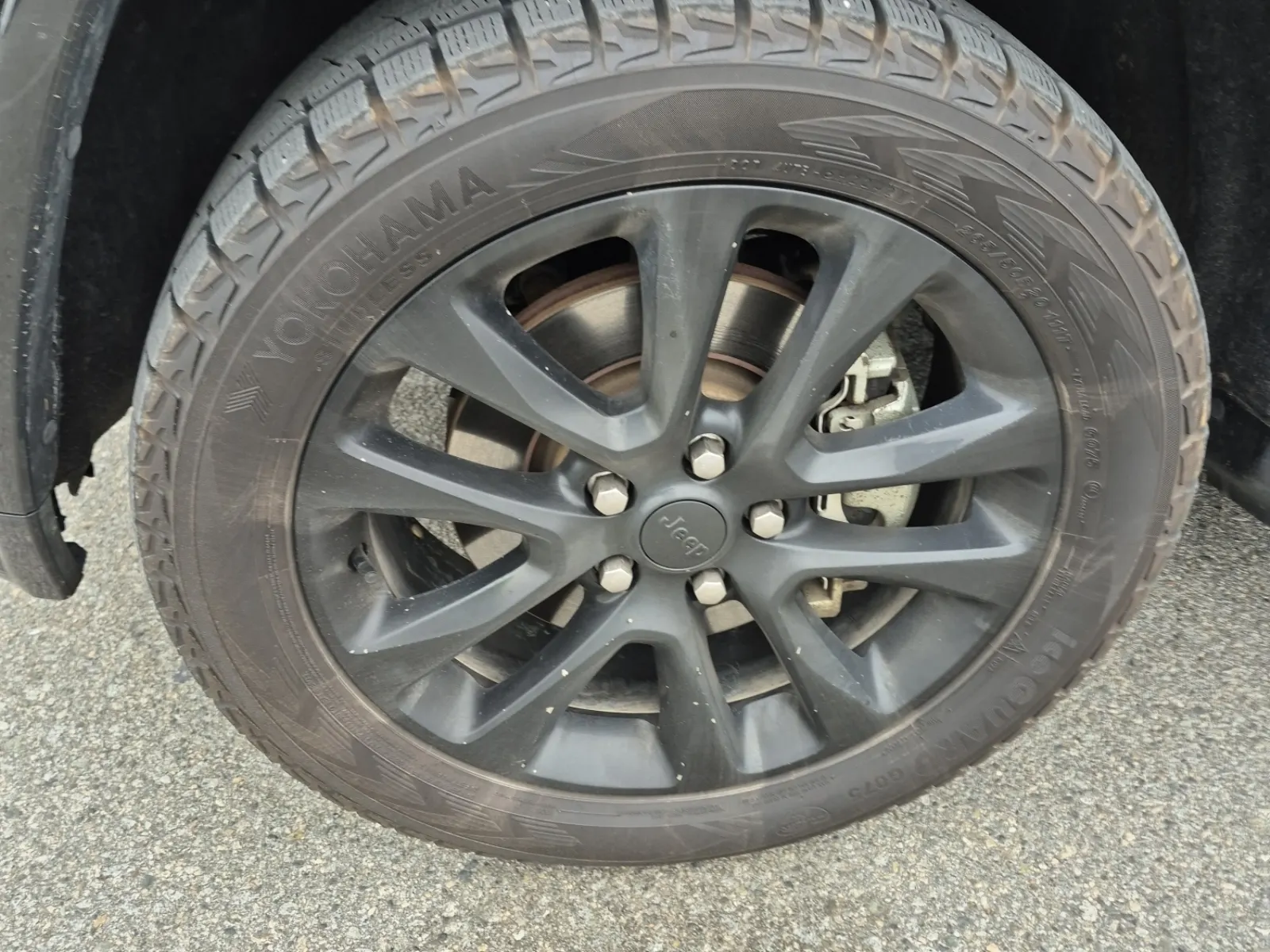 Front driver wheel/tire photo