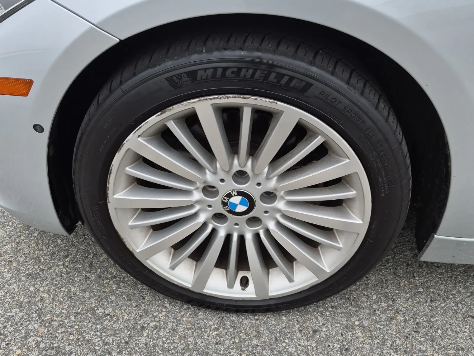 Front driver wheel/tire photo