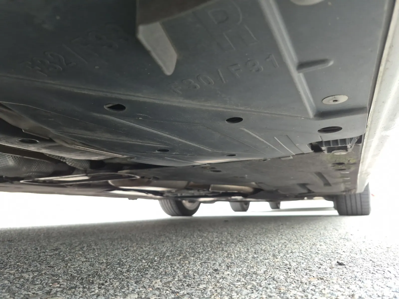 Undercarriage - Passenger Photo