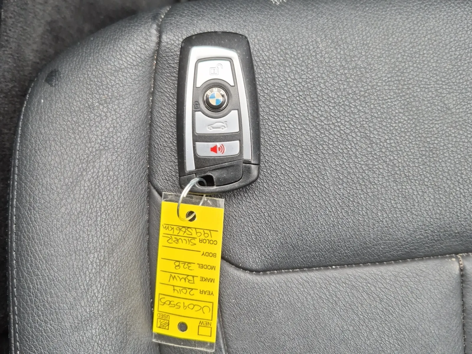 Keys/Fobs/Manual Photo