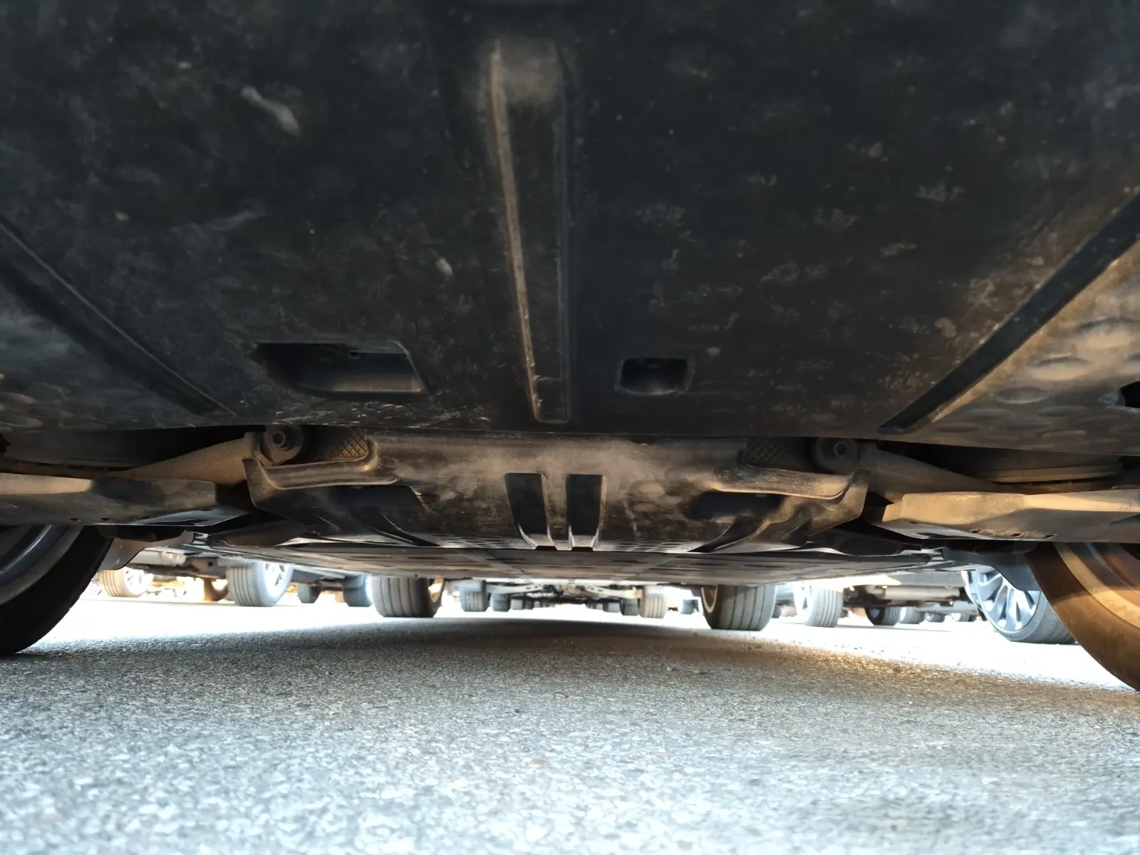Undercarriage - Rear Photo