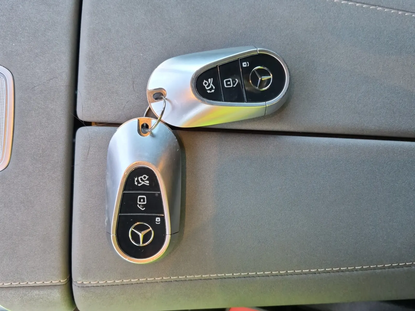 Keys/Fobs/Manual Photo