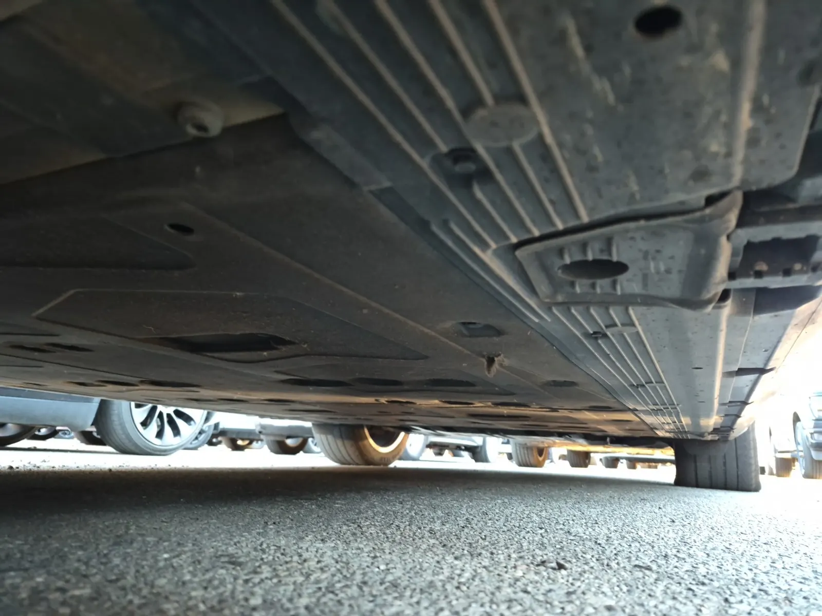 Undercarriage - Driver Photo