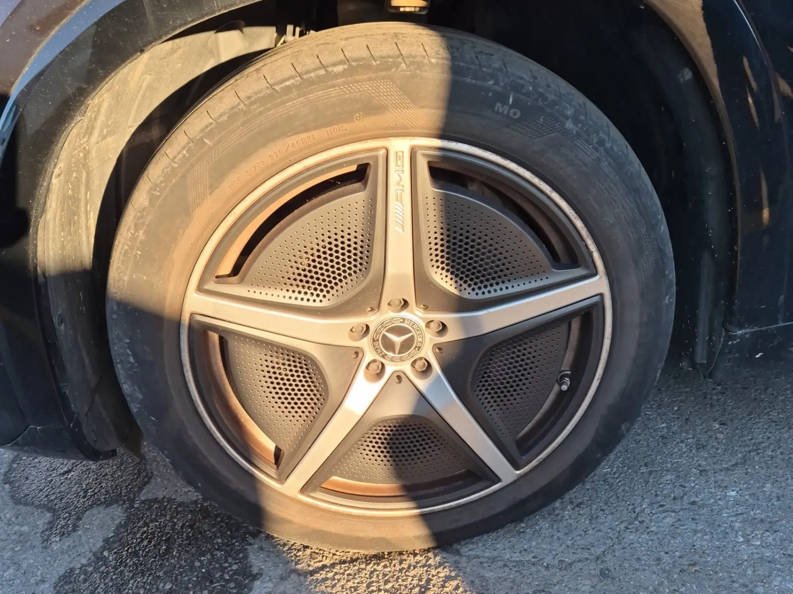 Front driver wheel/tire photo