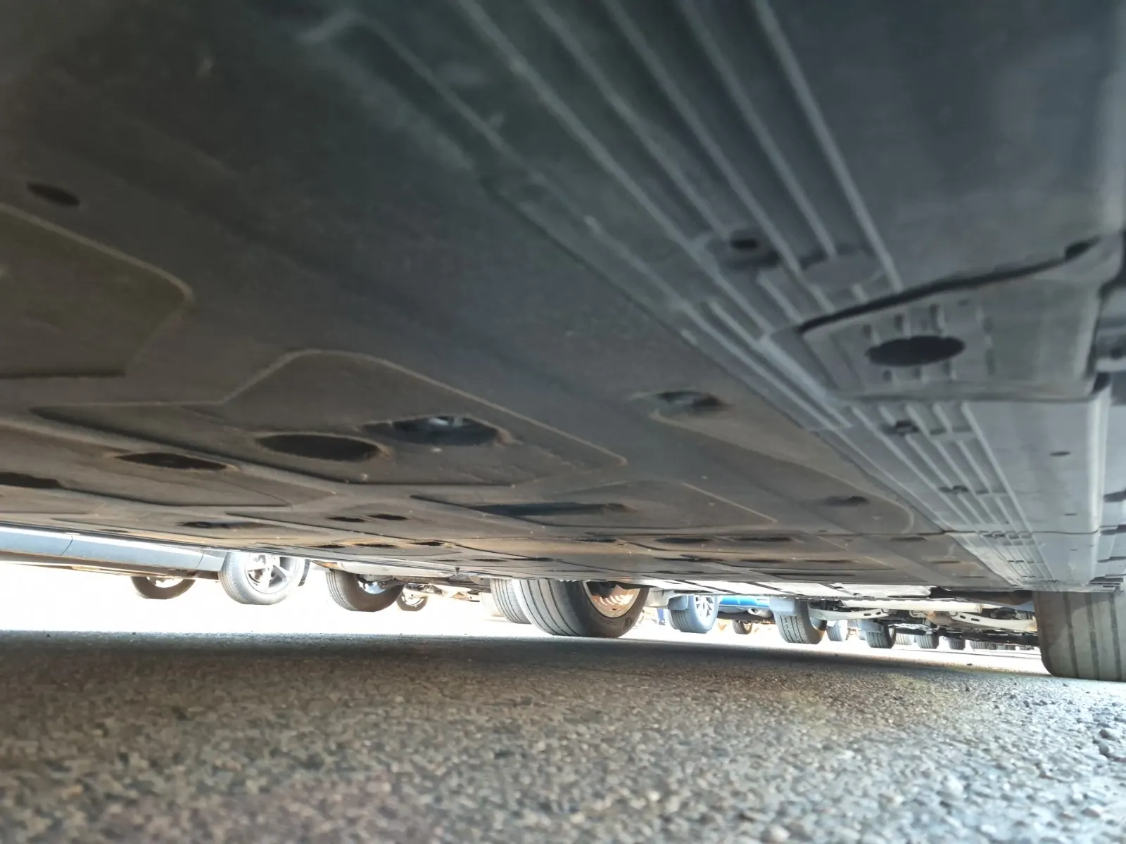 Undercarriage - Passenger Photo