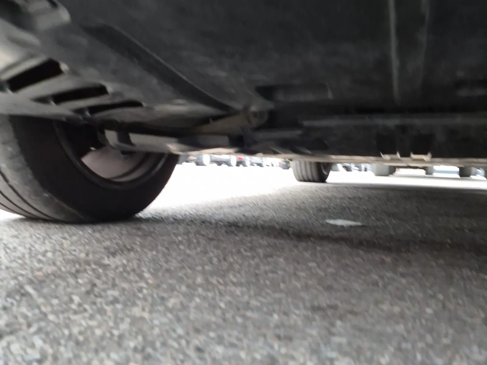 Undercarriage - Rear Photo