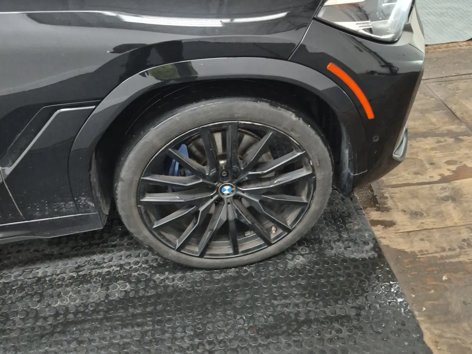 Right Front Wheel/Tire Photo