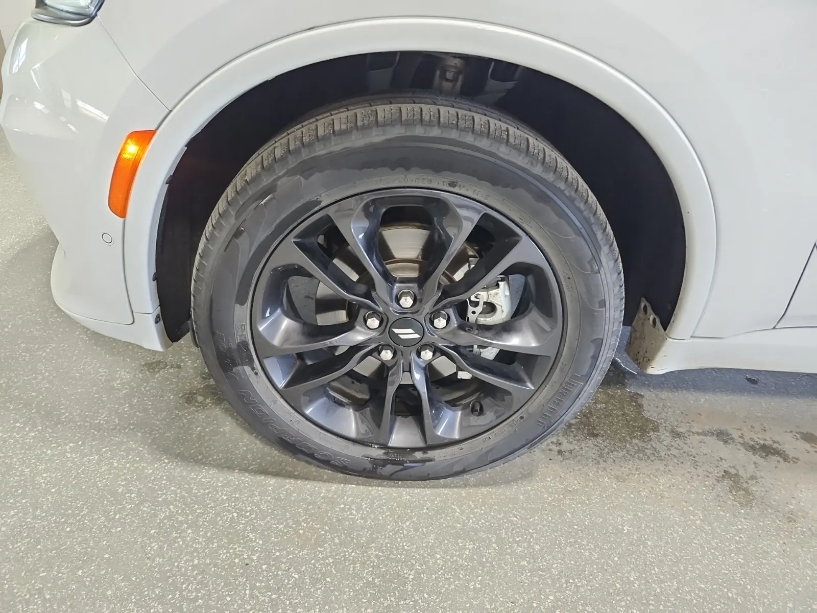 Front driver wheel/tire photo