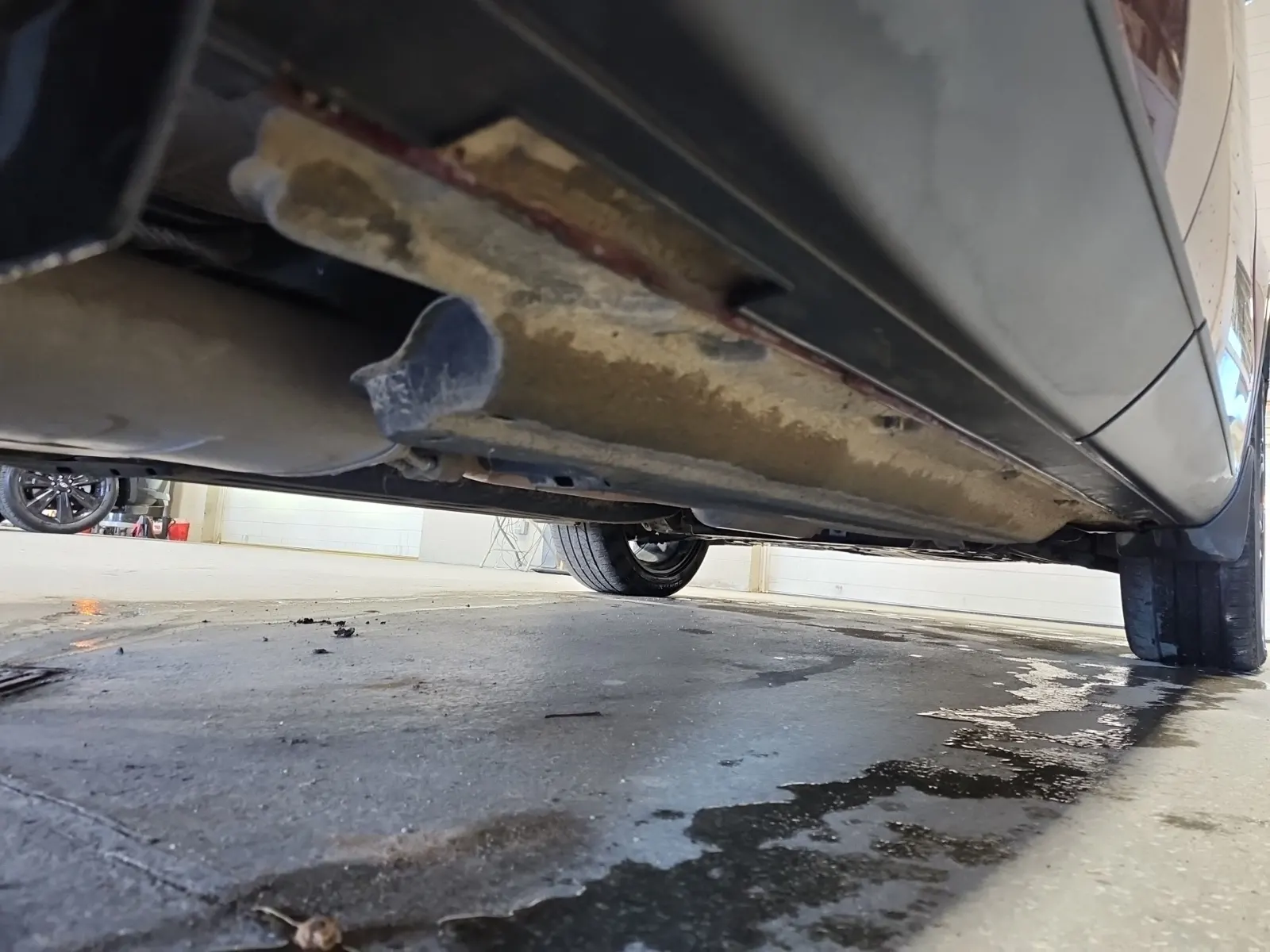 Undercarriage - Passenger Photo