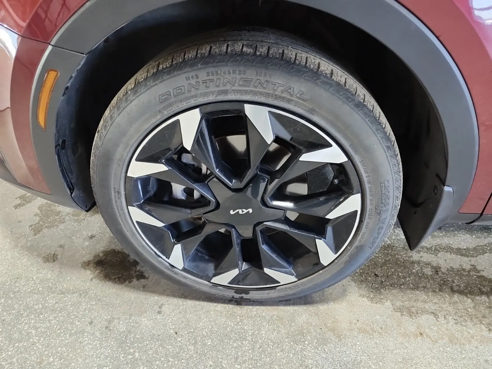 Front driver wheel/tire photo