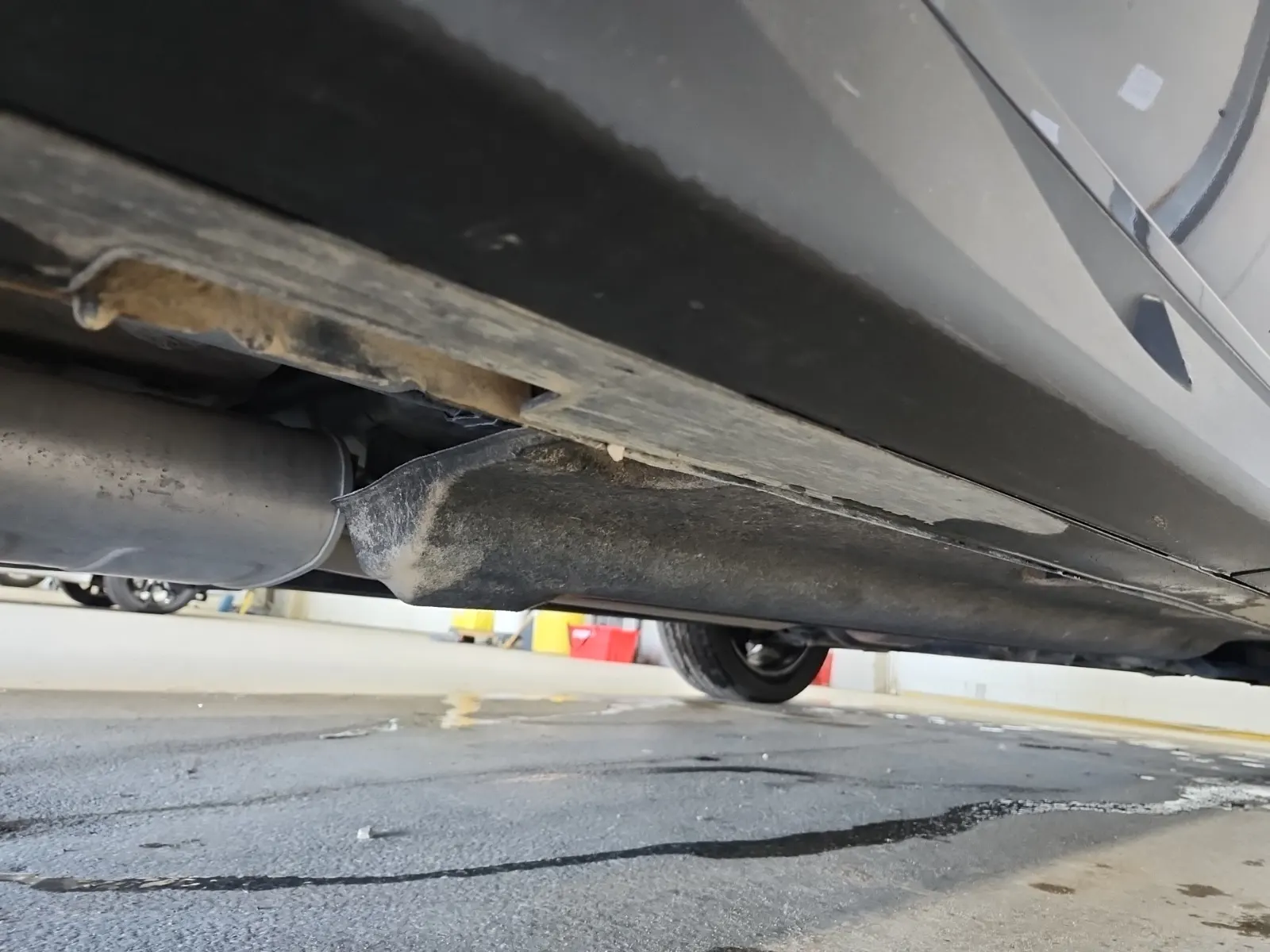 Undercarriage - Passenger Photo