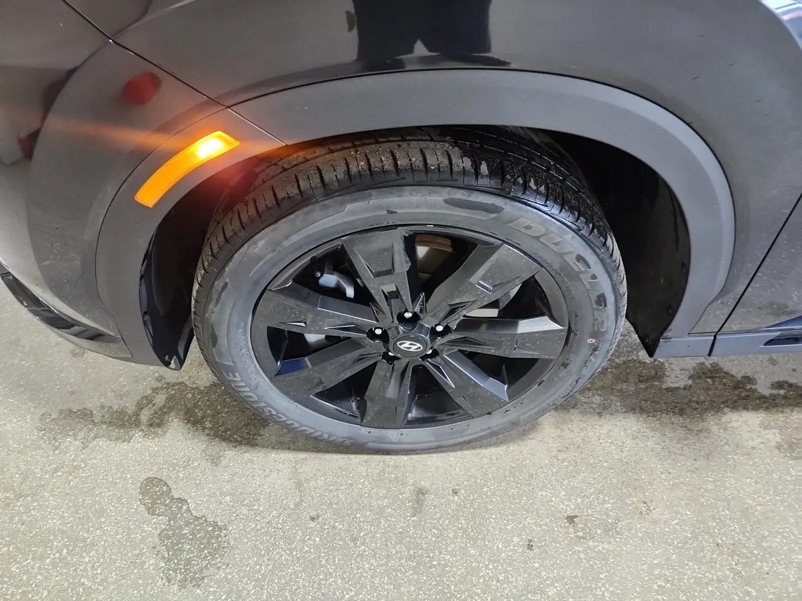 Front driver wheel/tire photo