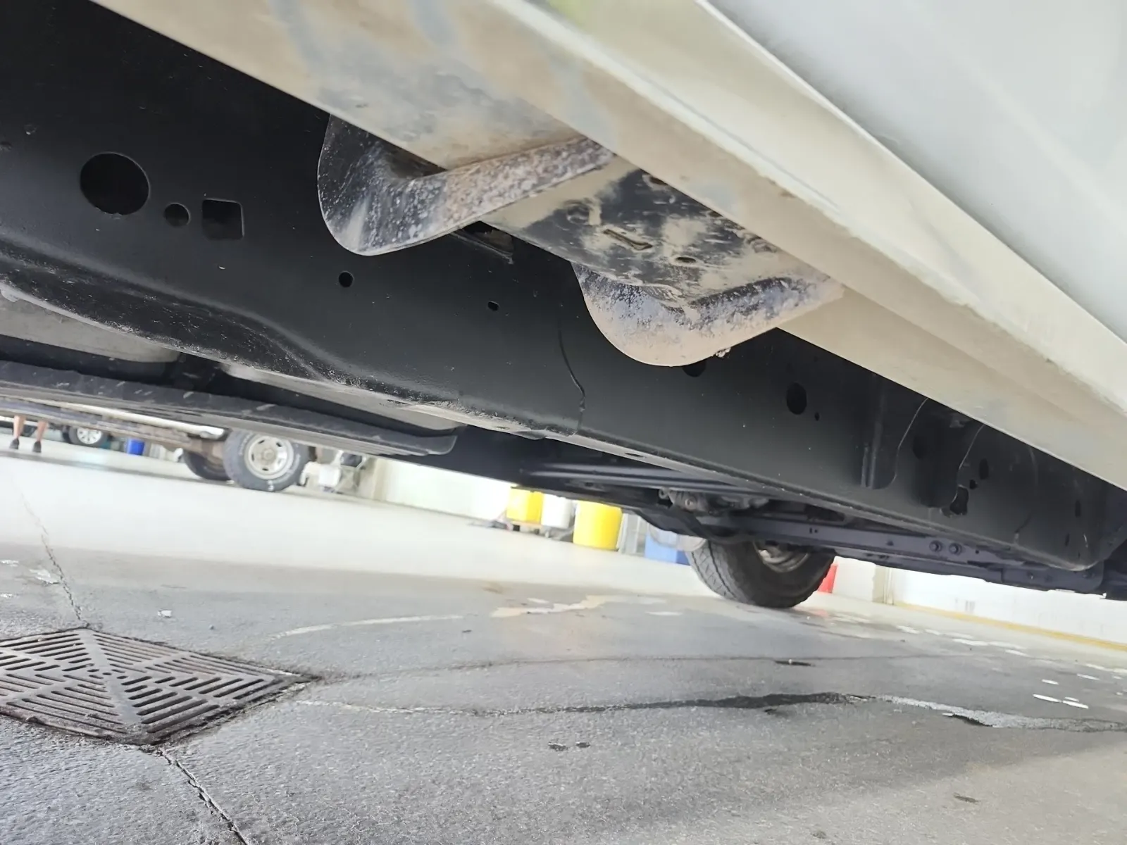 Undercarriage - Passenger Photo