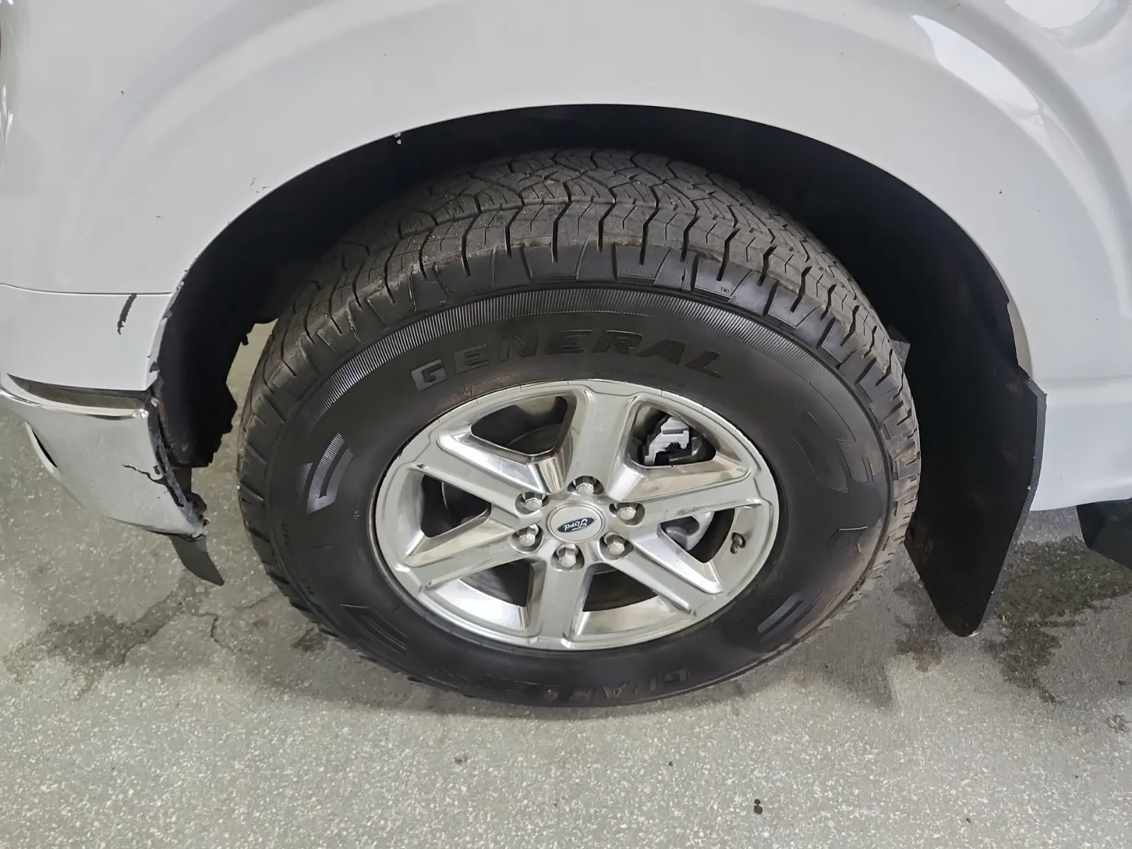 Front driver wheel/tire photo
