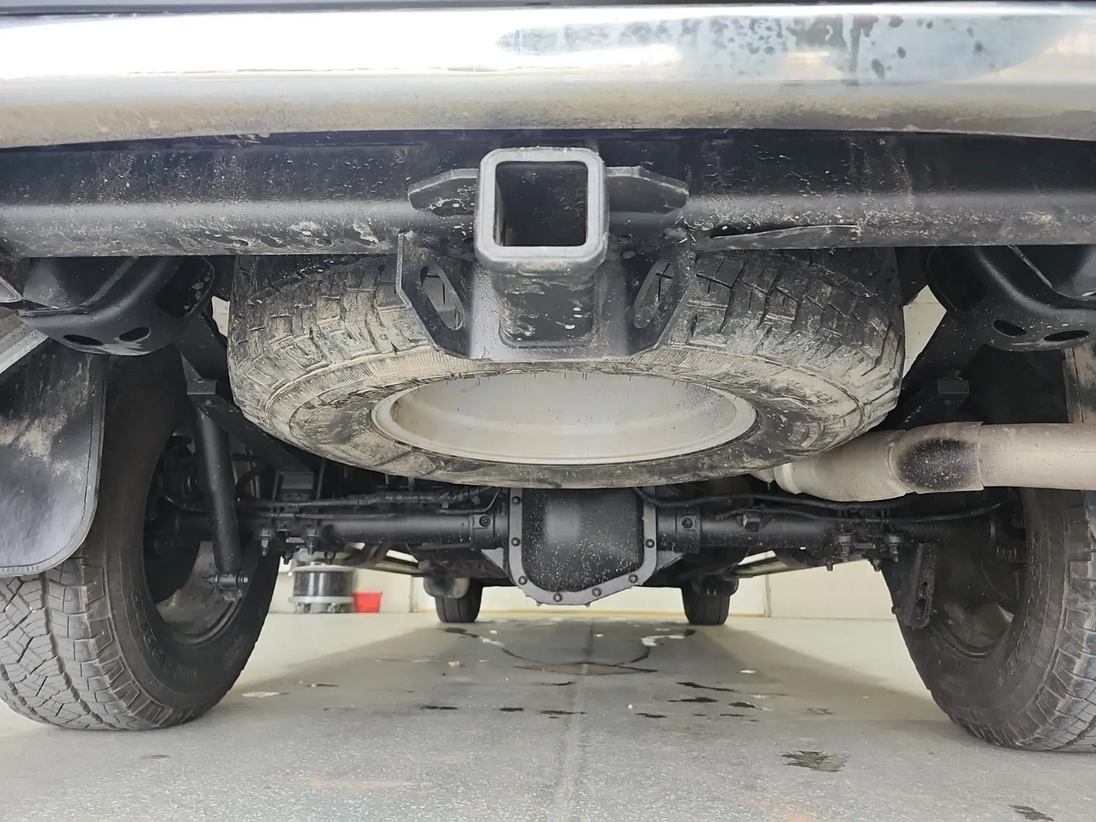 Undercarriage - Rear Photo