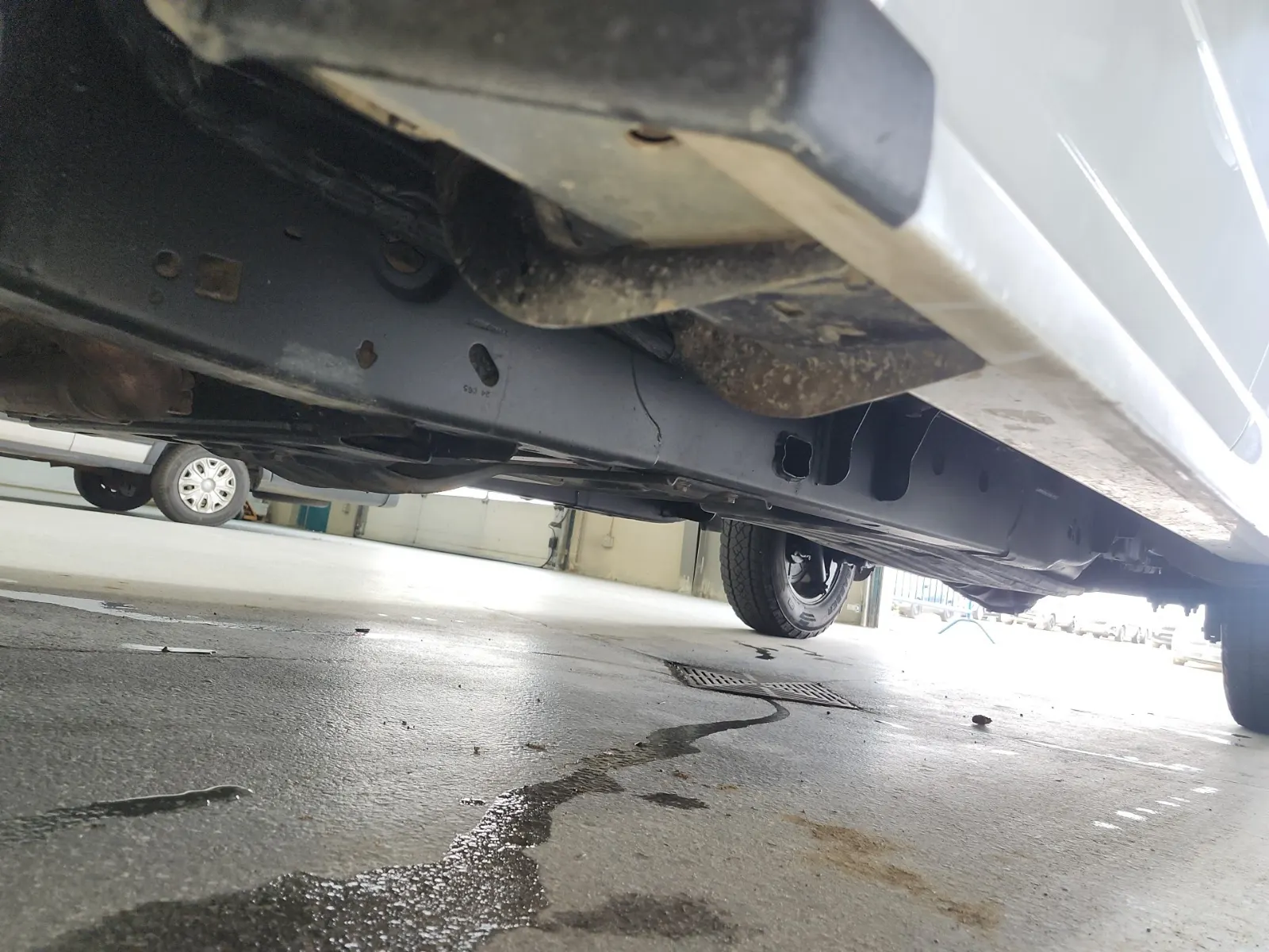 Undercarriage - Driver Photo