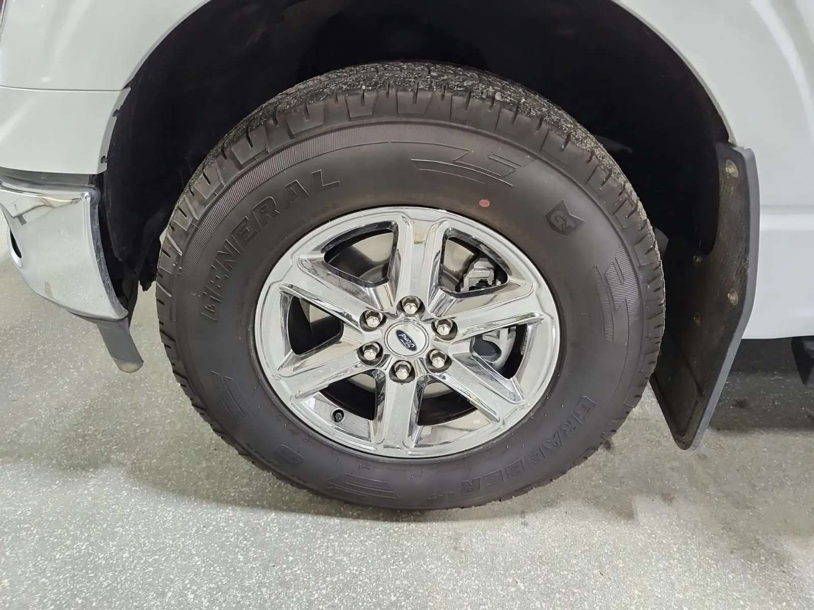 Front driver wheel/tire photo